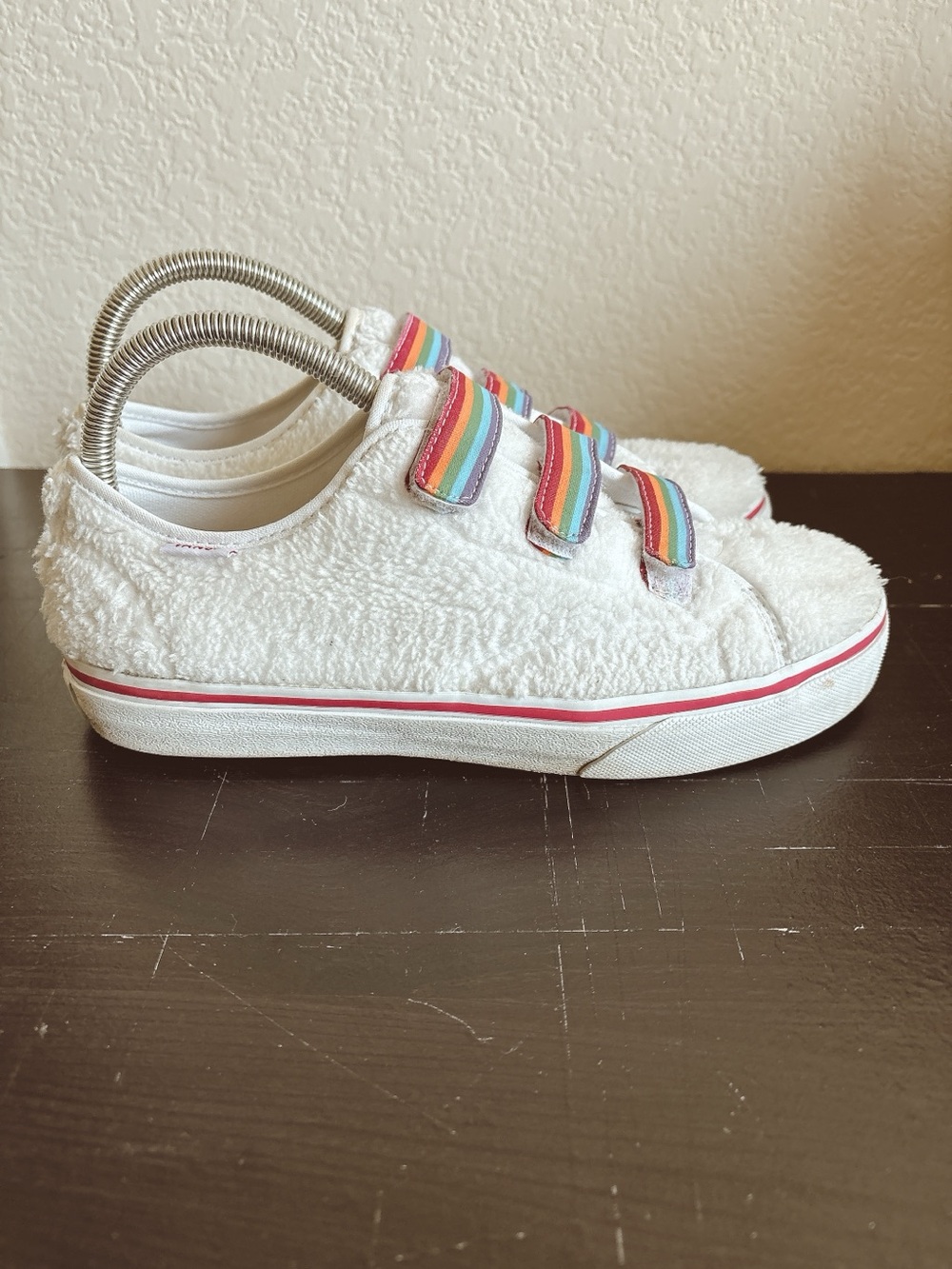 Vans Sherpa Rainbow Strap Sneakers Girls Size 7 White Fuzzy Hook & Loop Shoes - Picture 3 of 10